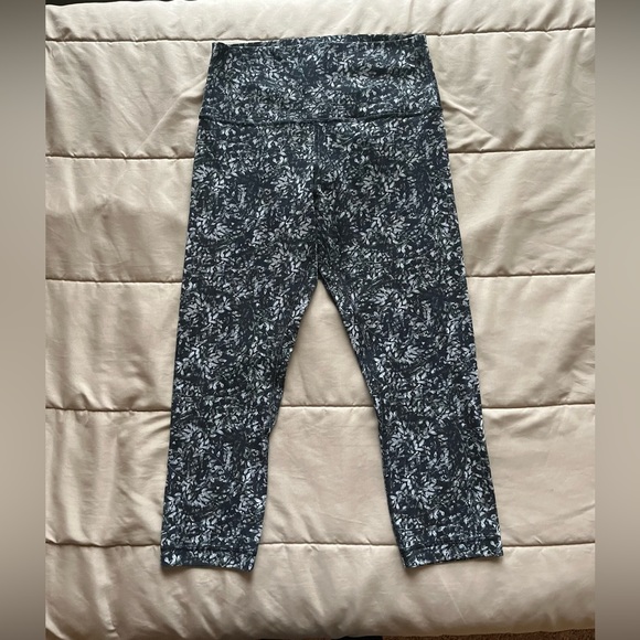 Lululemon Crop Leggings - Picture 2 of 3